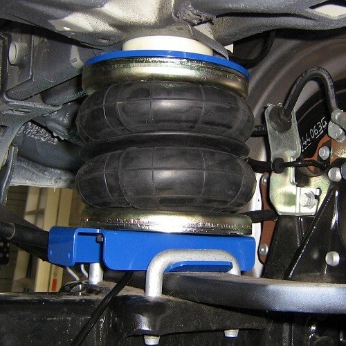 https://www.pezzi-auto.com/wp-content/uploads/A0002/tuning/sospensioni-pneumatiche-isuzu-npr-2.jpg